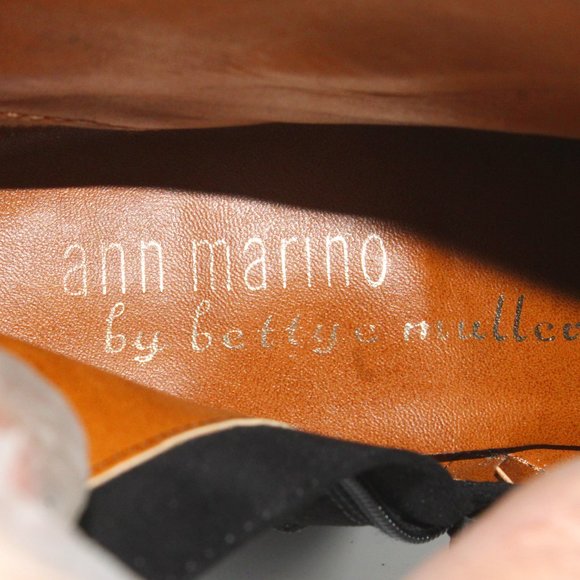 Ann Marino Women's Sz 10 Black Faux Suede Fabric Zip Western Style Ankle Boots - Picture 13 of 13